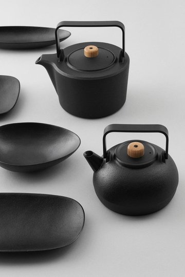 théières bouilloires fonte - Maison Wa - DENSAN - photo Masaki Ogawa.jpg